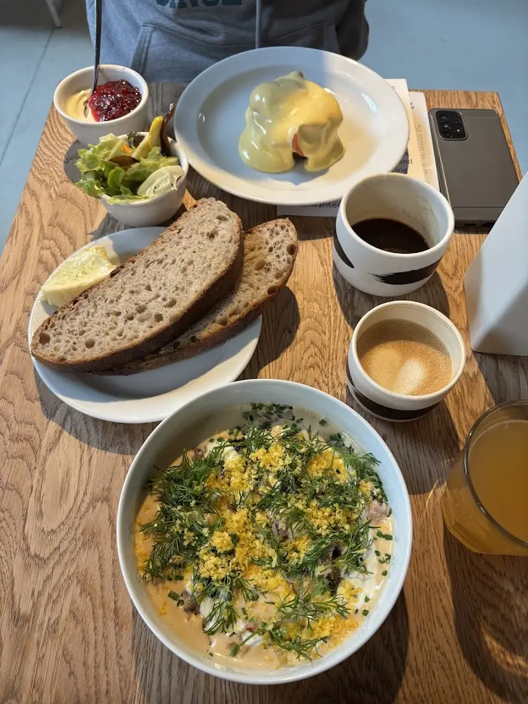 Stefanie Green_Eska Restaurant and Bakery_Karlín_review