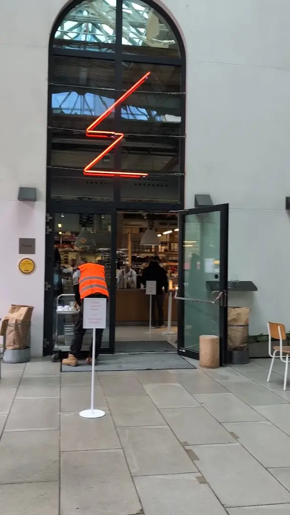 Eska Restaurant and Bakery_Karlín_slider_image_3