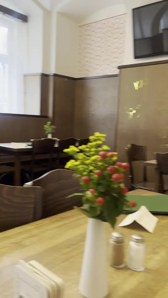 Poom S._Lokál Hamburk_Karlín_review