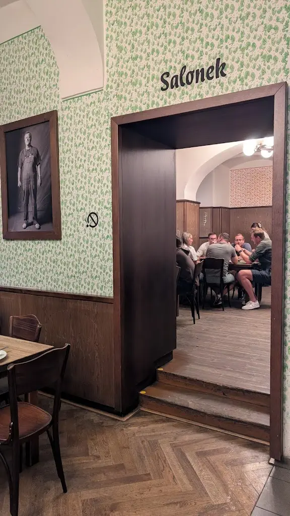 Linda Kampen_Lokál Hamburk_Karlín_review