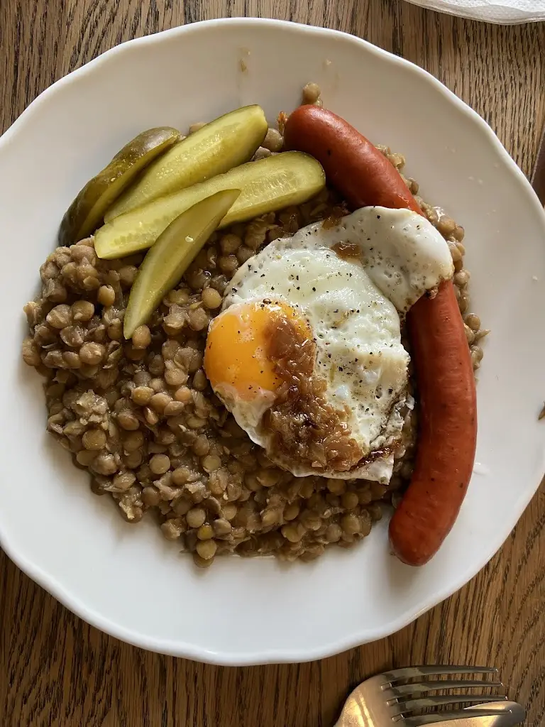 Andria Martin_Lokál Hamburk_Karlín_review