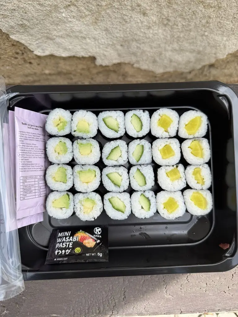 Pavel Baxa_Hong Xia_Černý Most_review