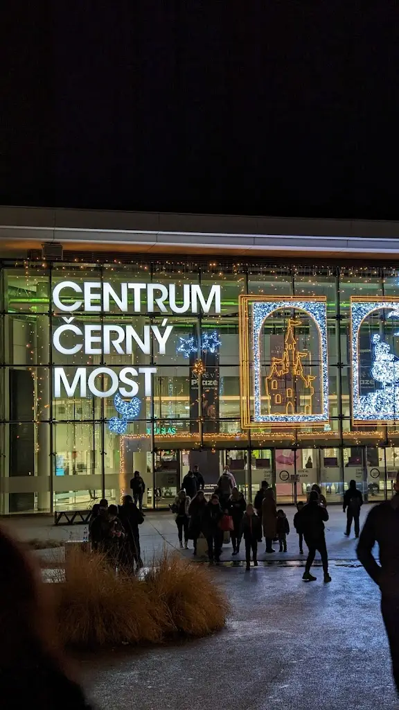 Nouman Tariq_Westfield Černý Most_Černý Most_review