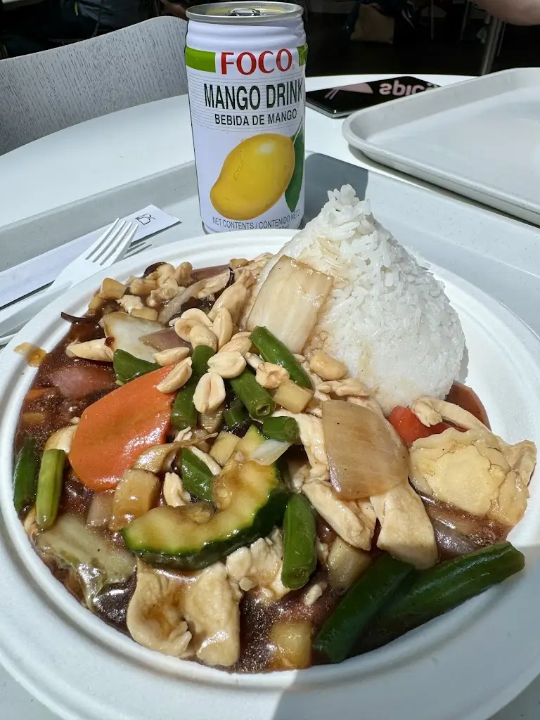 Julia Łysakowska_spicymama & traditional vietnamese_Černý Most_review