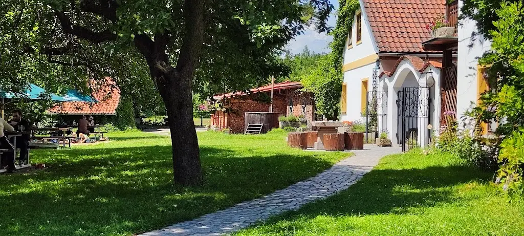 Tomáš Karafiát_Restaurace a penzion Kamínek_Nové Hrady_review