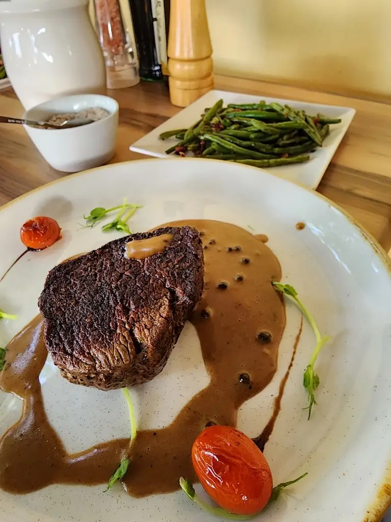 Mike M_Mondi Restaurant_Horní Počernice_review