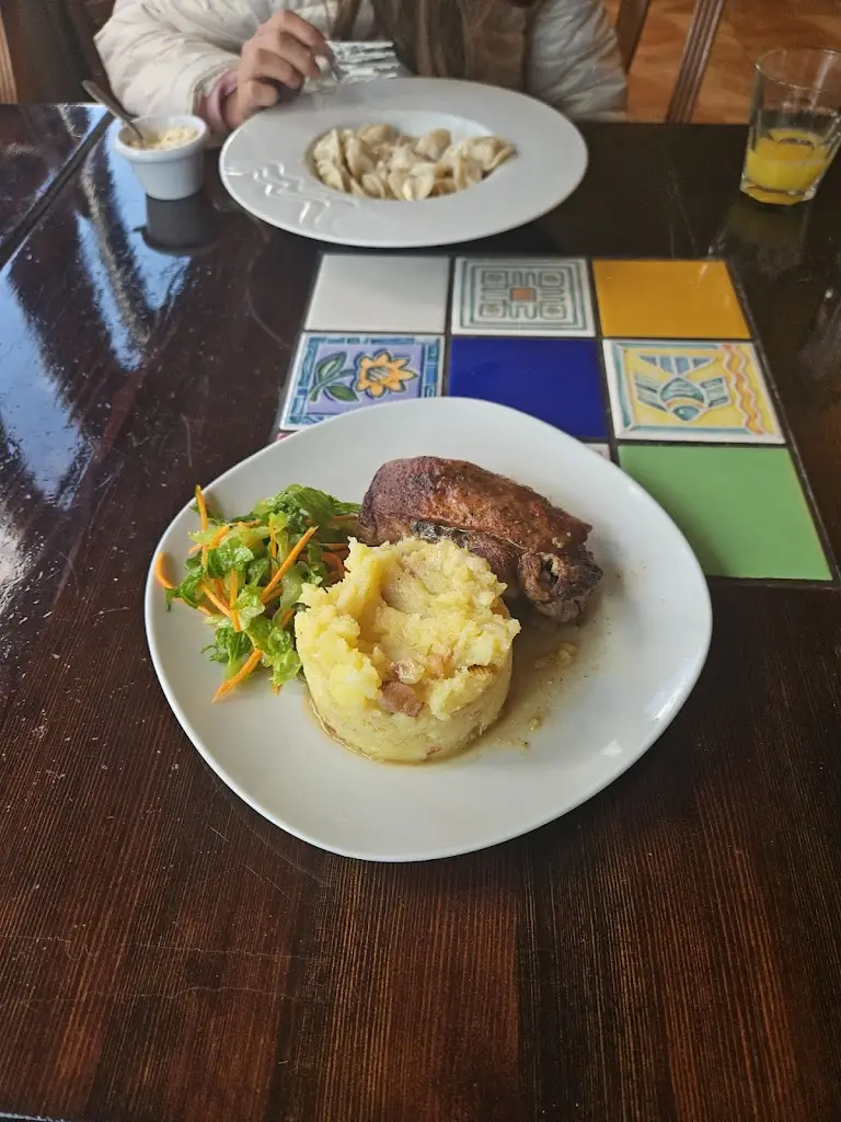 Alex Burkov_Restaurace Bella Vita_Horní Počernice_review