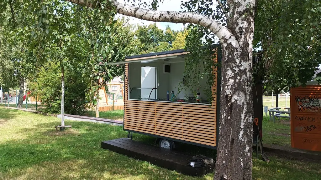 OBČERSTVENÍ U HRADU HORNÍ POČERNICE_Horní Počernice_slider_image_3