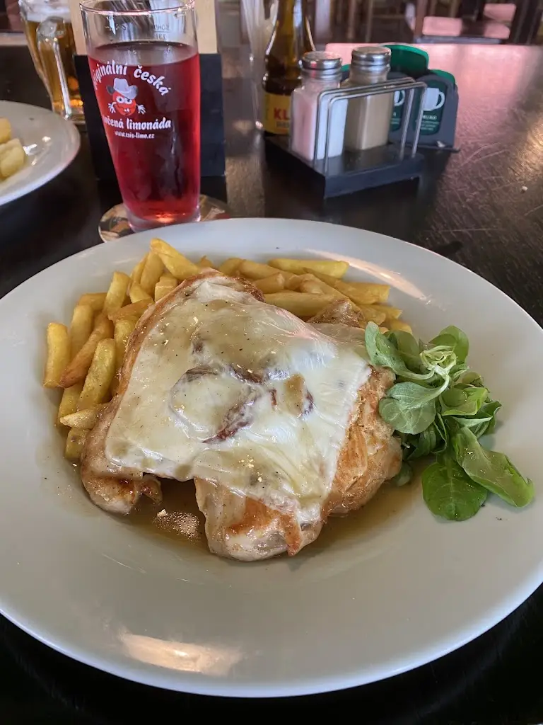 Sergei Olenev_U Bobra_Horní Počernice_review