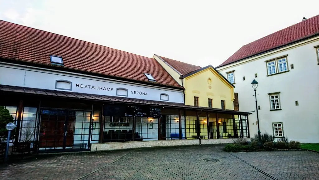 Restaurace Sezóna_Horní Počernice_slider_image_3