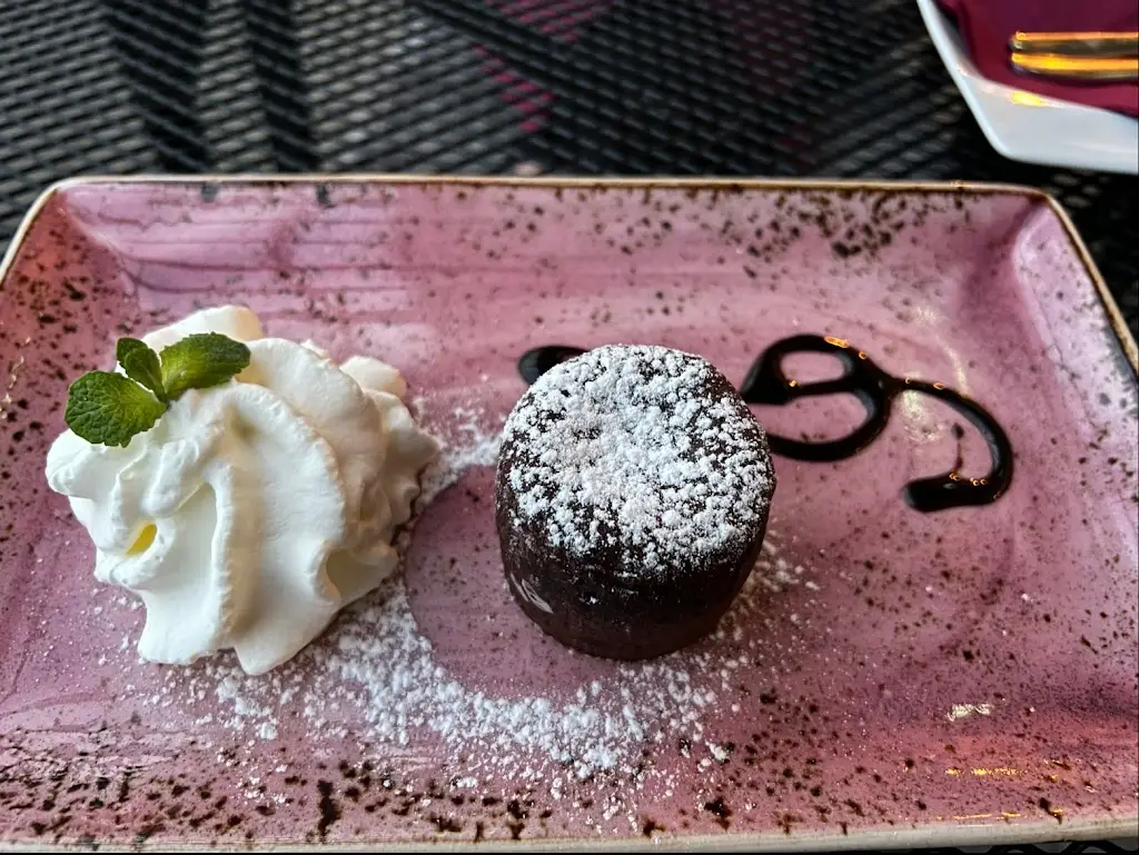 Abdurahuman Sserunkuma_Letňanska Terasa_Letňany_review