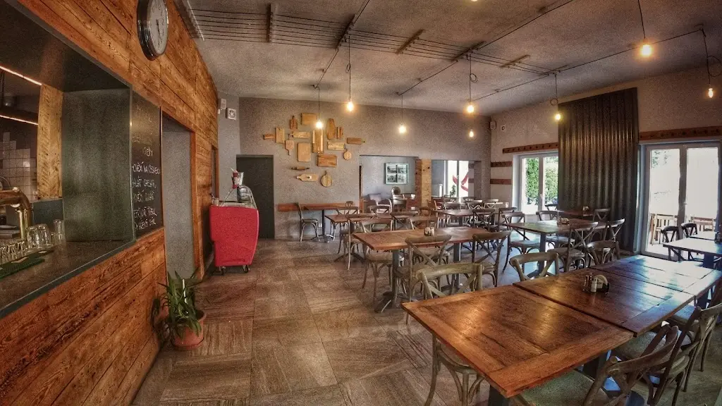 Restaurace Na Kempu ristorante a Dolní Počernice