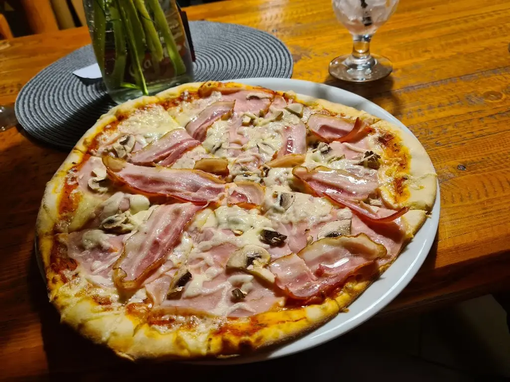 Sabina Zečová_Restaurace Pod Zámeckým_Nové Hrady_review