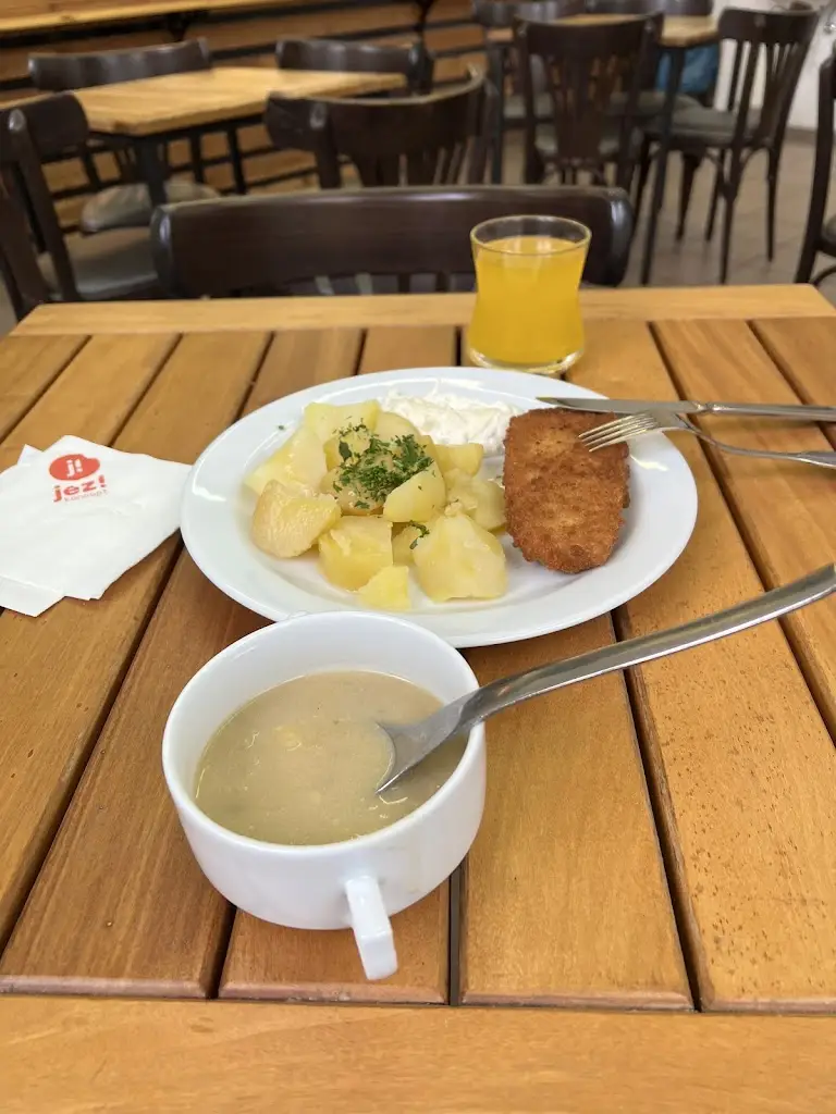 Michal Košnar_JEZ KANTÝNA BRANÍK_Braník_review