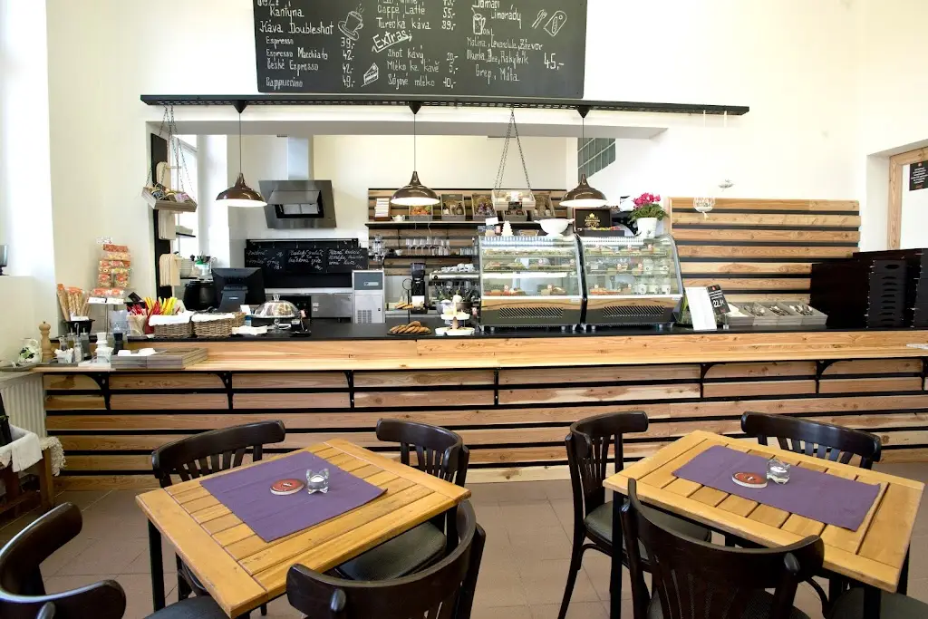 JEZ KANTÝNA BRANÍK ristorante a Braník