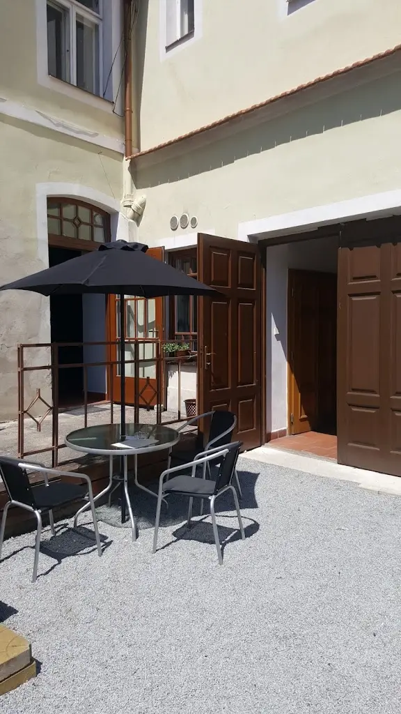 Barbora Hrdlickova_Apatyka Café_Nové Hrady_review