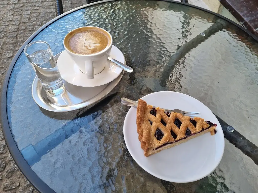 Karel Stefulik_Apatyka Café_Nové Hrady_review