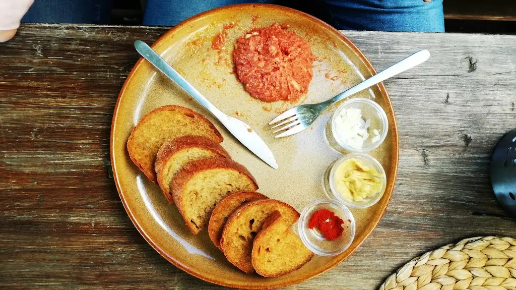 Bence Szöllősi_Restaurace Na Jezerce_Braník_review