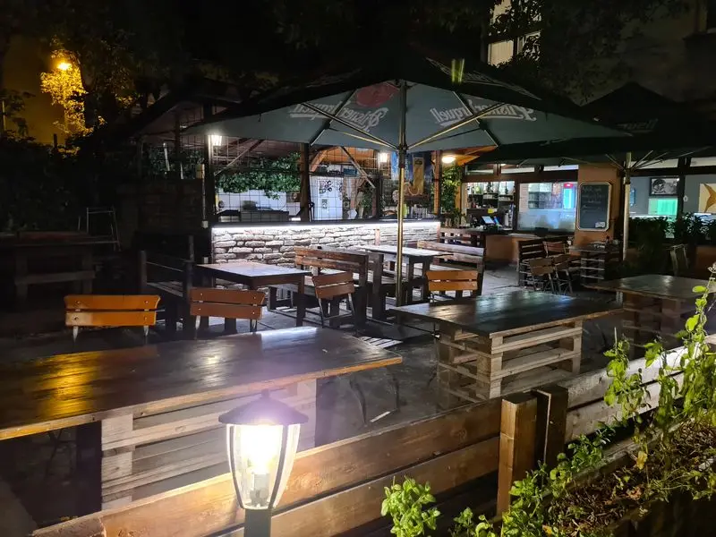 Restaurace Na Jezerce_Braník_slider_image_1