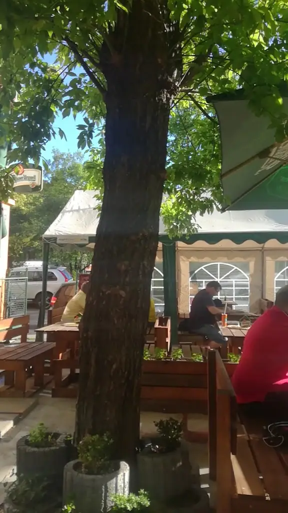 Restaurace Na Jezerce_Braník_slider_image_2