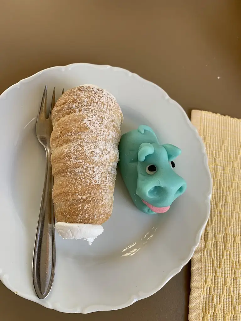 Yana Vrzal_Café Kousek_Nové Hrady_review