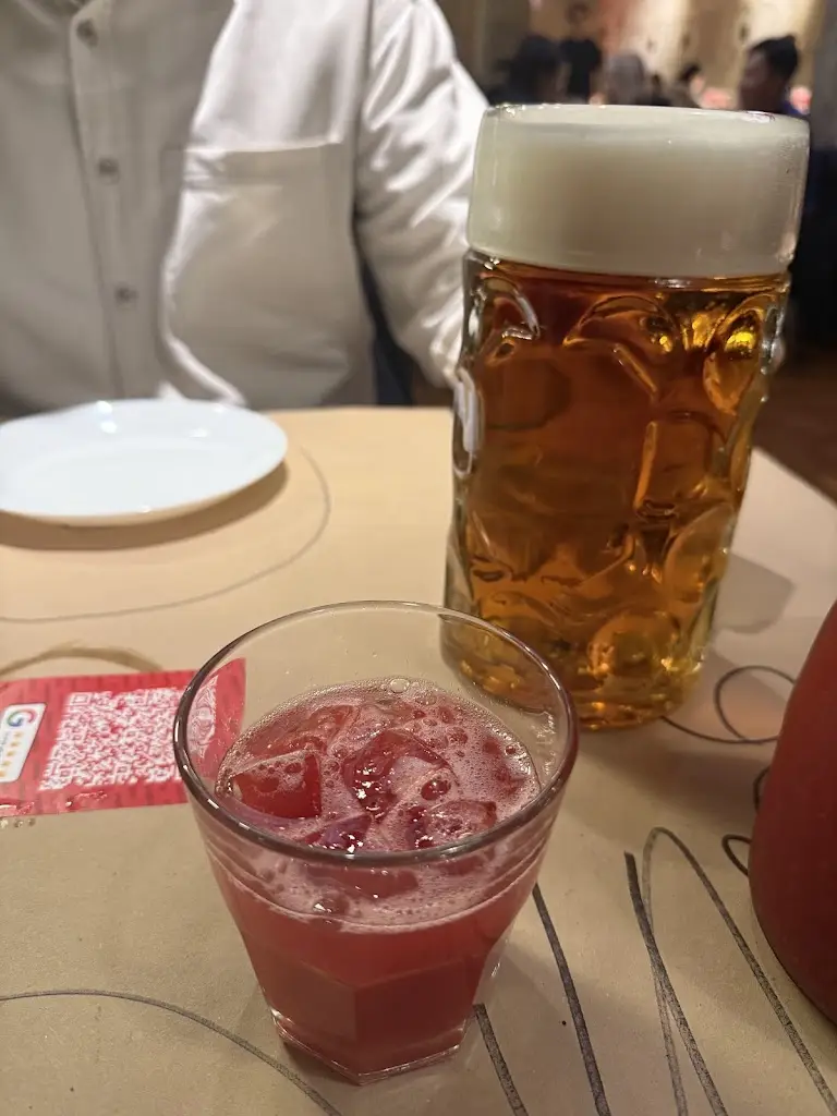 Mikaela Millan_Ribs of Prague - #1 Ribs & Pork Knuckle Restaurant_Prague_recensione