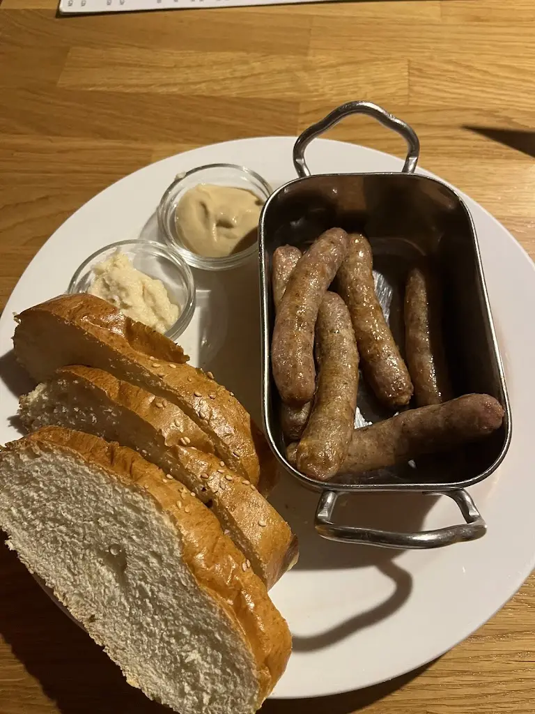 Makhimba Simon_Husinec restaurace_Prague_review