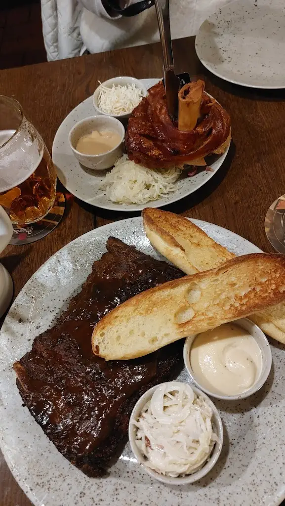 Viktor Lakatos_Pork's Mostecka_Malá Strana_review