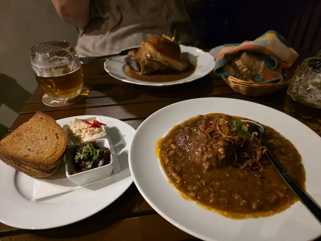 Lisa Hogue_Restaurace U Mecenáše_Malá Strana_review