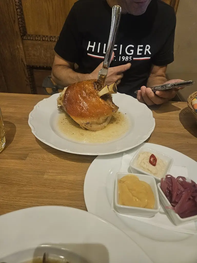 Maribel MILLOR_Restaurace U Mecenáše_Malá Strana_review