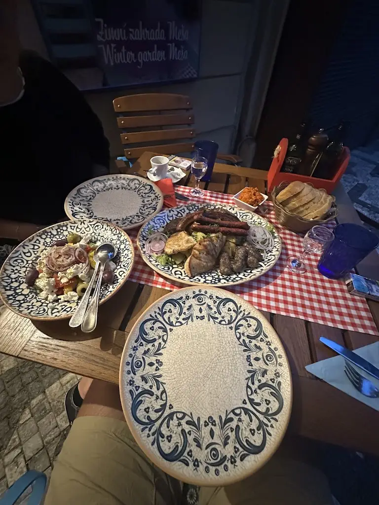 Bruno Krapljan_Luka Lu_Malá Strana_review