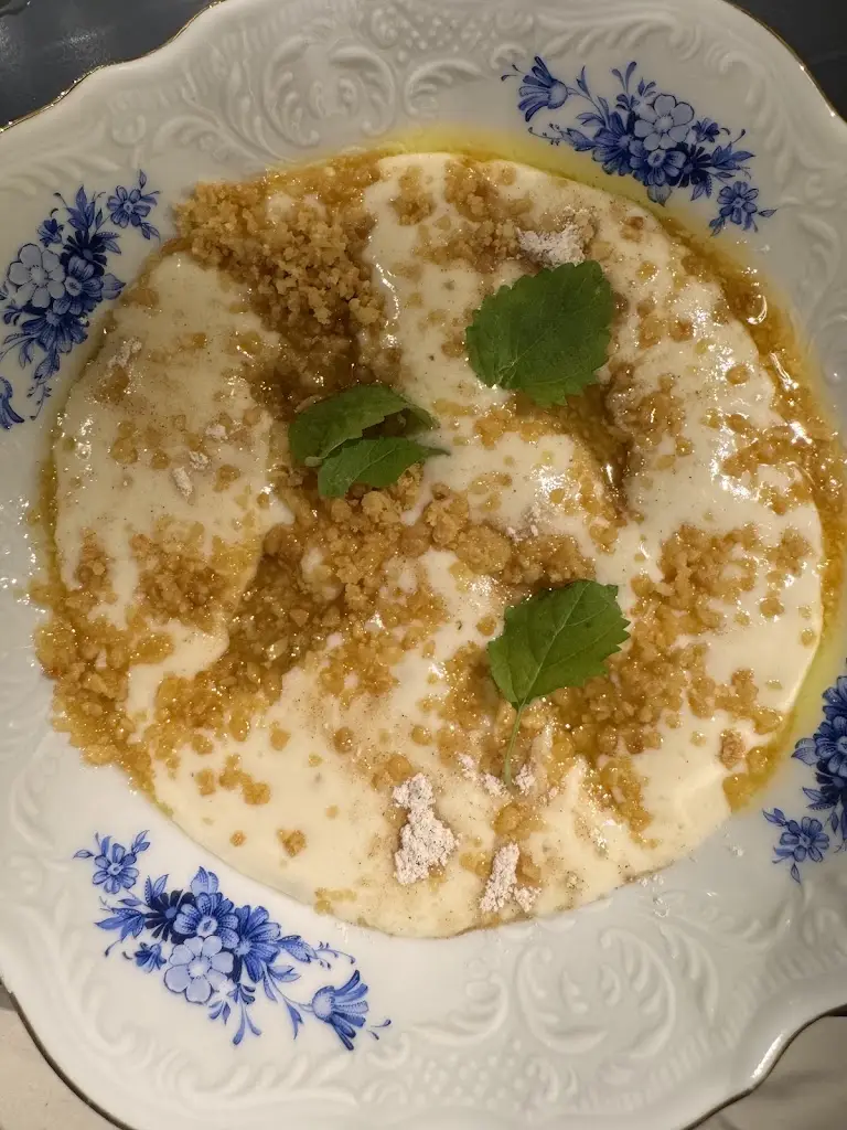 Johan Naviel_tāst restaurant_Malá Strana_review