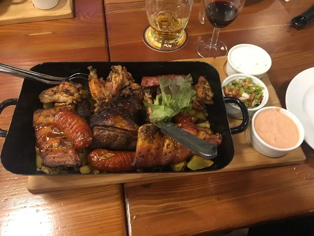 Zsolt Spitzer_Plnej pekáč_Prosek_review