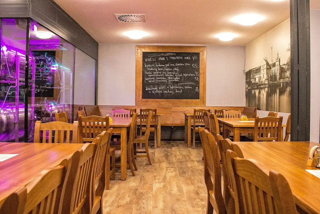 Plnej pekáč ristorante a Prosek