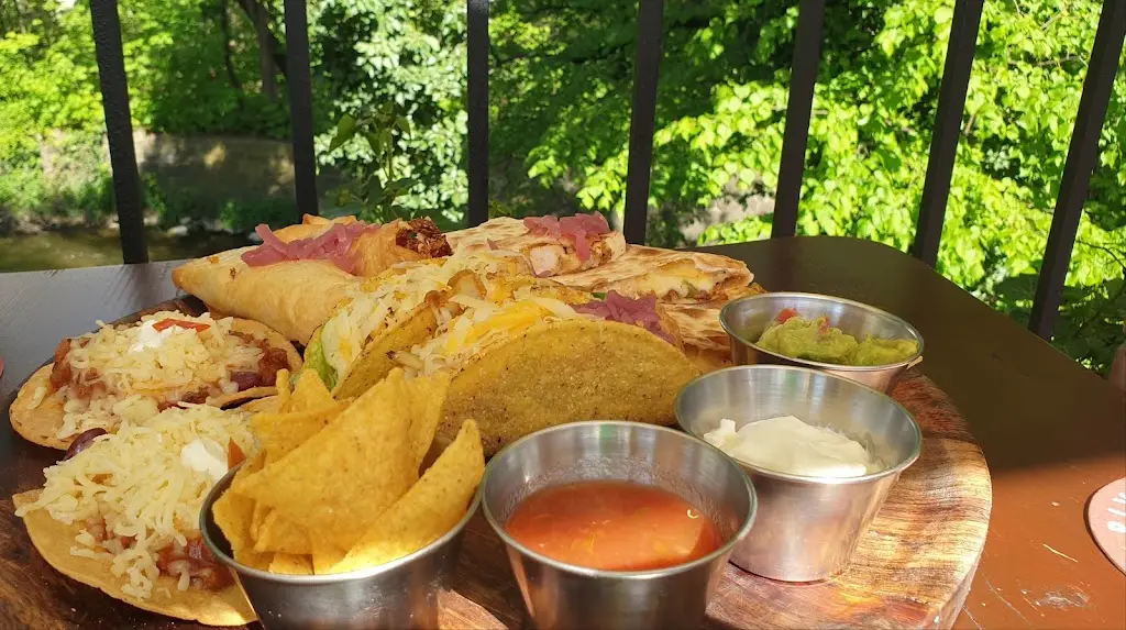 Travels Mander Jones_Mexická restaurace La Paz Beroun_Beroun_review