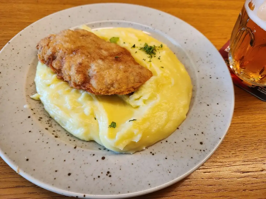 John Cook_Restaurace Beroun Český Dvůr Beroun obědy večeře Beroun_Beroun_review