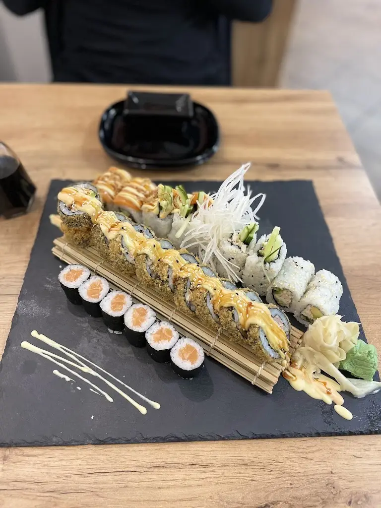 Alison_Jaki Sushi House_Beroun_review