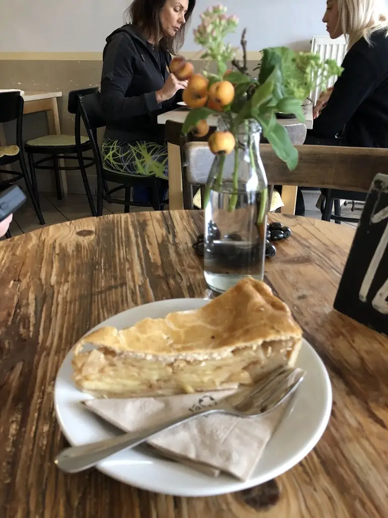 Konstantinos Papadakis_Šťastná koza - Barevný bufet_Beroun_review