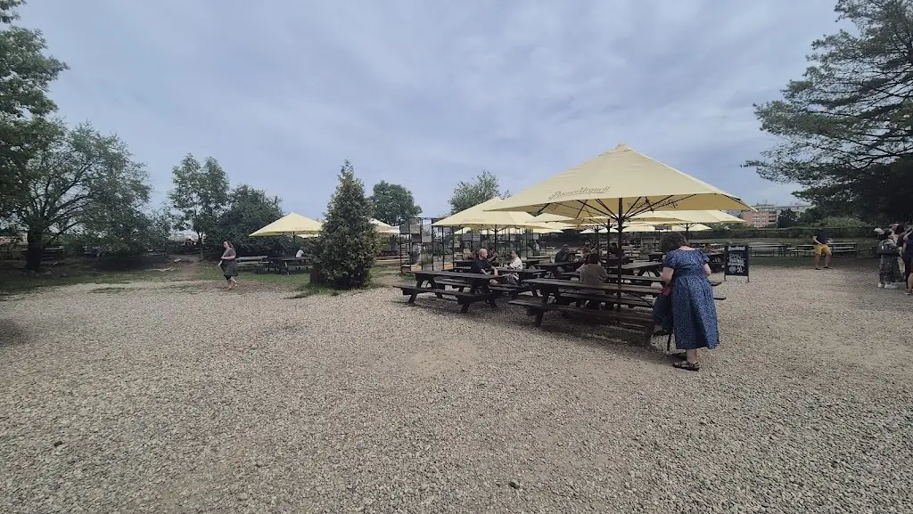 Stuart Baines_Na Hradbách_Vysehrad_review