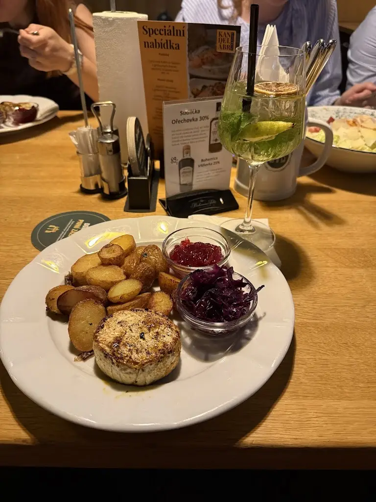 Fanni Varnai_Restaurant Kandelábr_Vysehrad_review