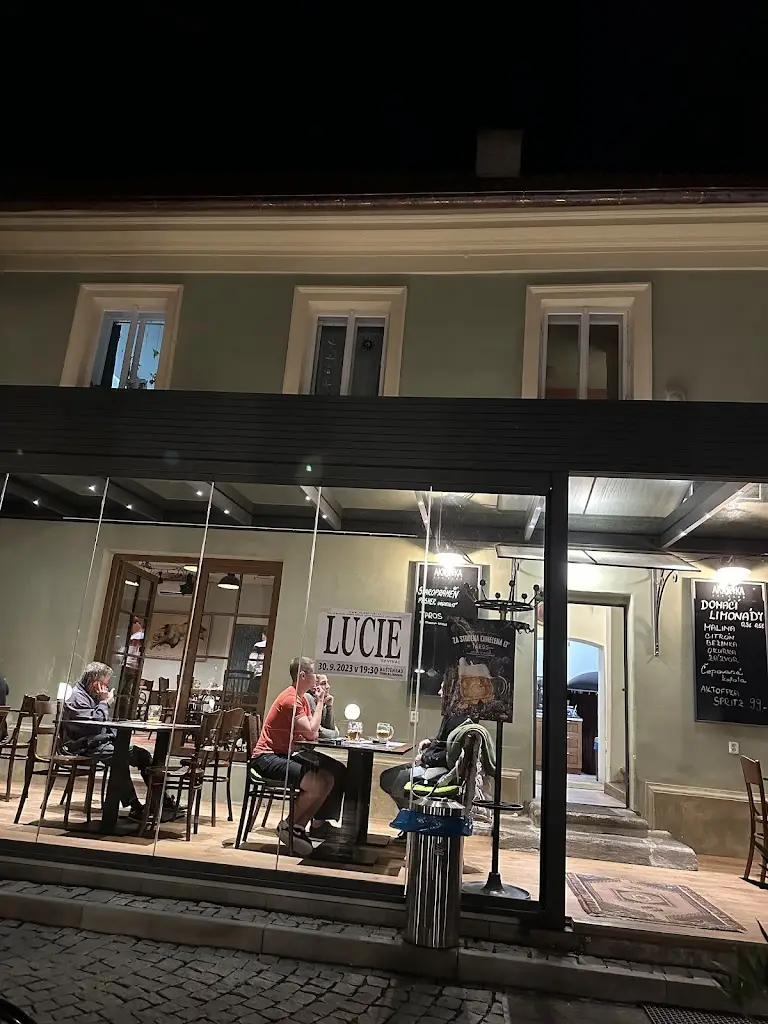 Szilárd Póliska_Aktoffka Art Club_Buštěhrad_recensione