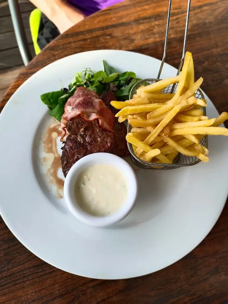 Pavel Janda_Aktoffka Art Club_Buštěhrad_recensione