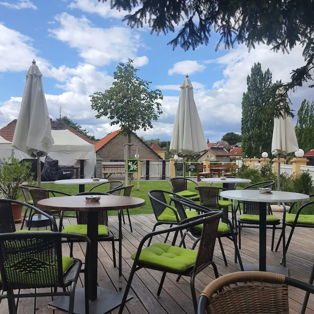 Aktoffka Art Club_Buštěhrad_slider_image_1