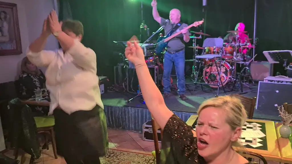 Aktoffka Art Club_Buštěhrad_slider_image_2