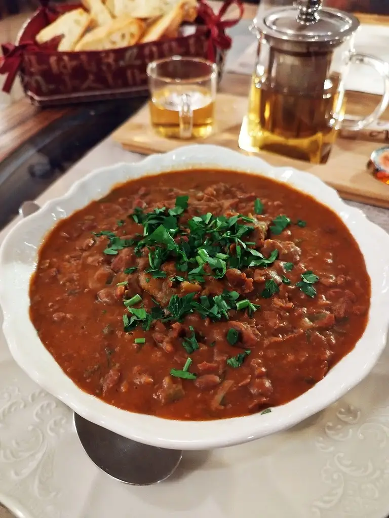 Maria Suetenko_Old Armenia_Vysočany_review