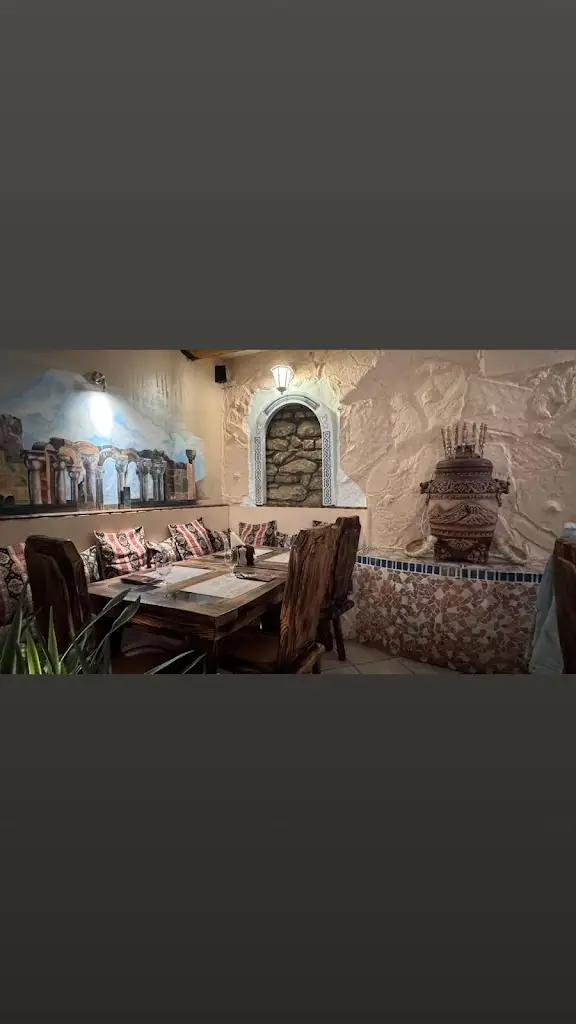 Svetlana Radchenko_Old Armenia_Vysočany_review