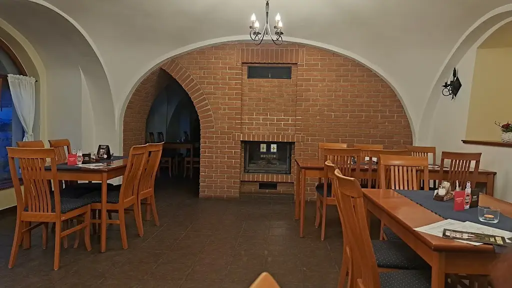 Katerina Kratka_Restaurace u zámku_Březnice_review