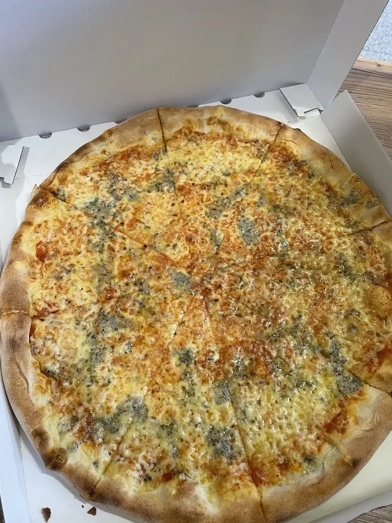 Pizzeria La Famiglia_Březnice_slider_image_2