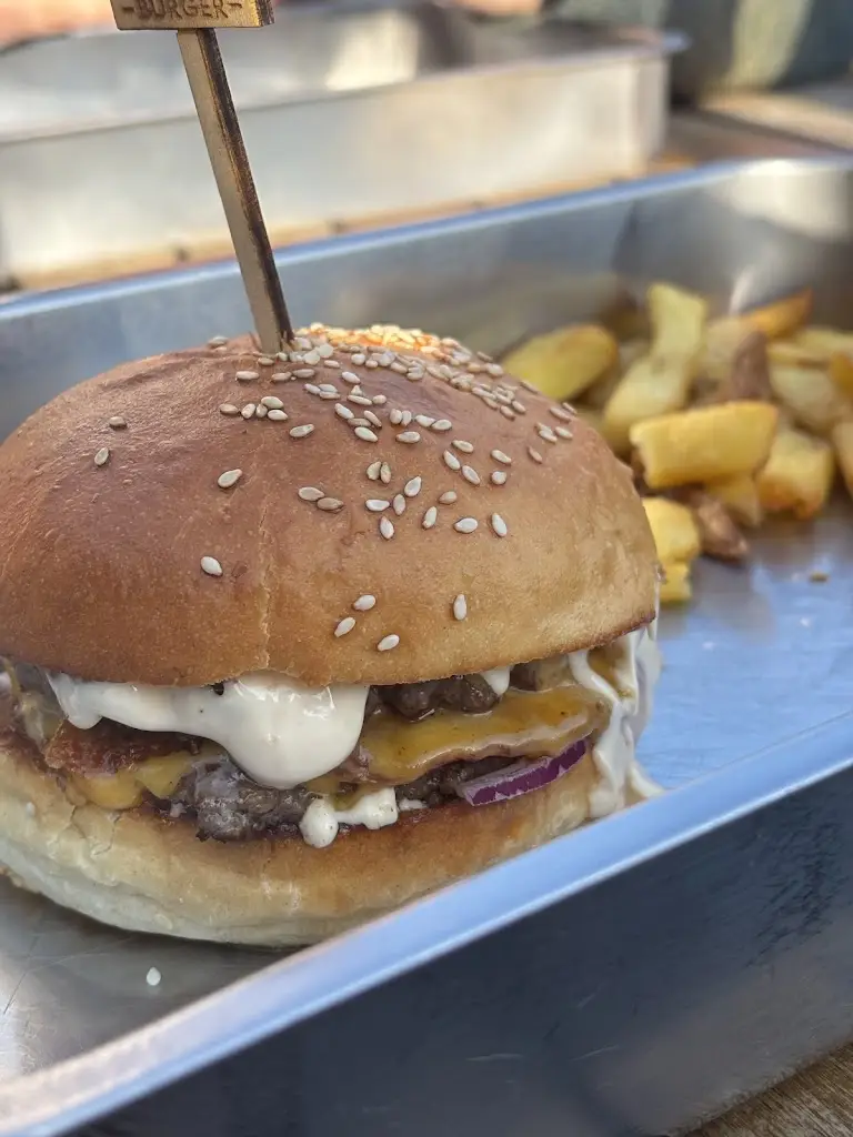 Theodore Obrisca_Ben's Burger_Benátky nad Jizerou_review