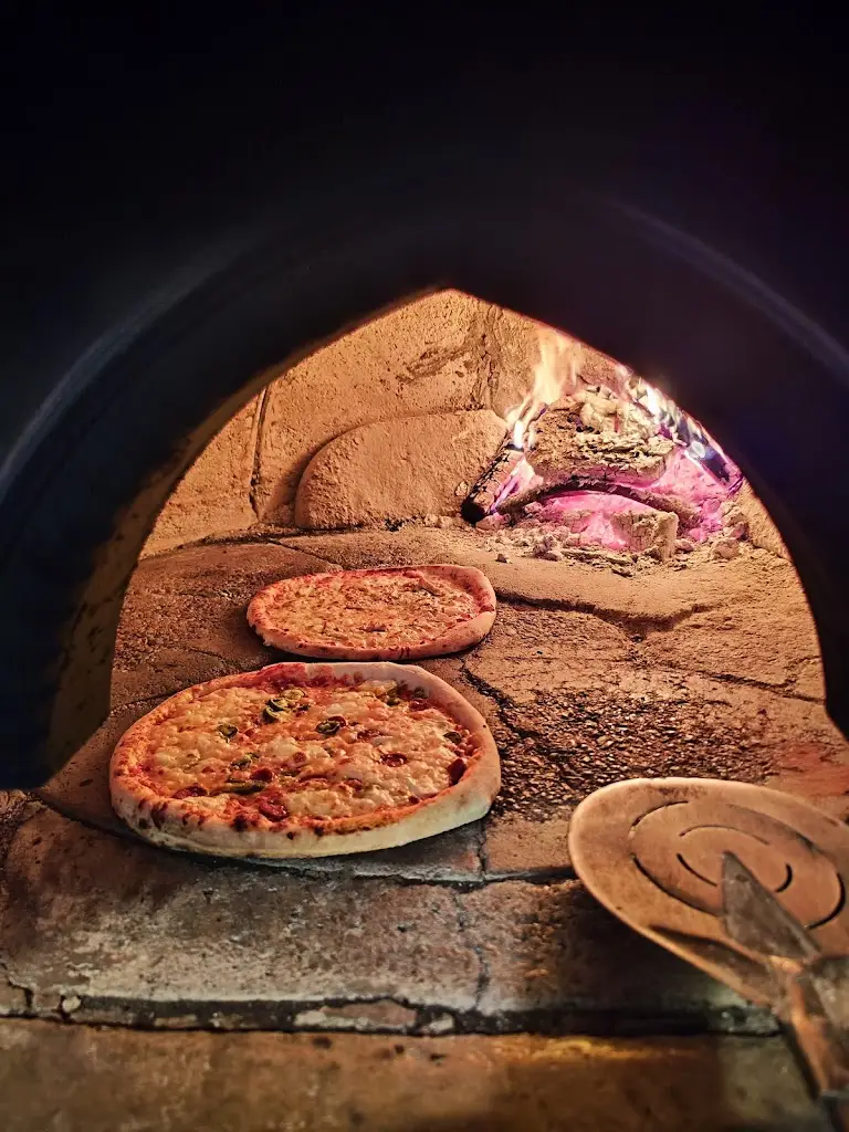 Menu_Adelante Pizzeria_Benátky nad Jizerou_immagine_5